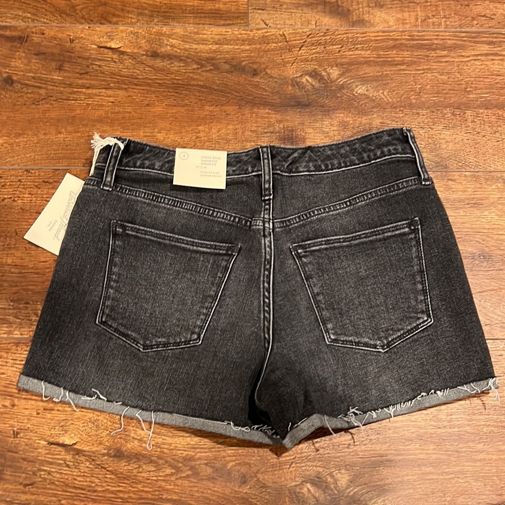 🆕 Universal Thread Jean Shorts - Picture 2 of 2